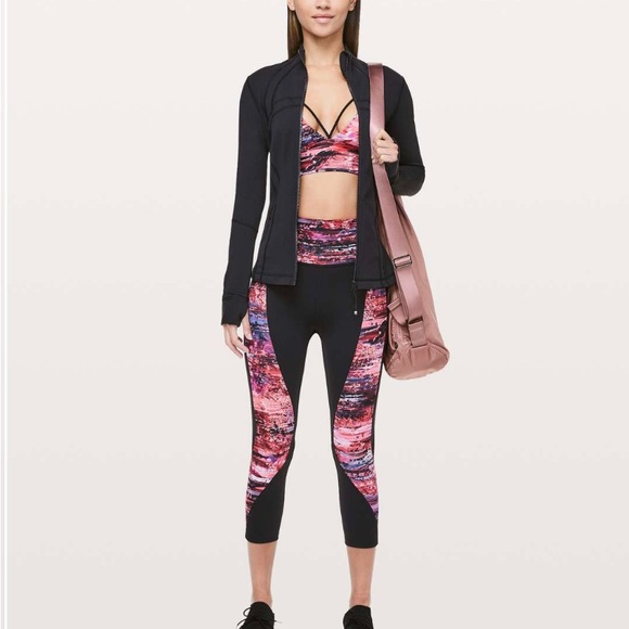 Lululemon Sweat & Repeat Crop 21 inch size 6 - Picture 4 of 5